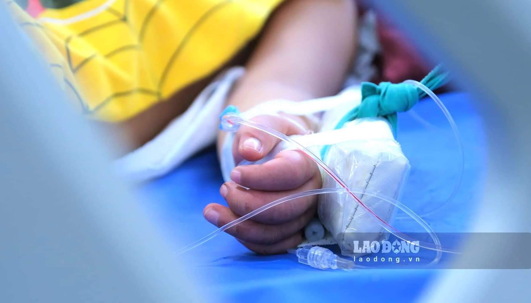 Số ca sốt xuất huyết Dengue nặng đang gia tăng ở cả trẻ em và người lớn. Ảnh: Phong Linh