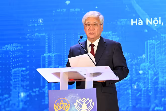 Ủy viên Bộ Chính trị, Bí thư Trung ương Đảng, Chủ tịch Ủy ban Trung ương MTTQ Việt Nam Đỗ Văn Chiến phát biểu chỉ đạo tại lễ trao giải Ủy viên Bộ Chính trị, Bí thư Trung ương Đảng, Chủ tịch Ủy ban Trung ương MTTQ Việt Nam Đỗ Văn Chiến phát biểu chỉ đạo tại lễ trao giải