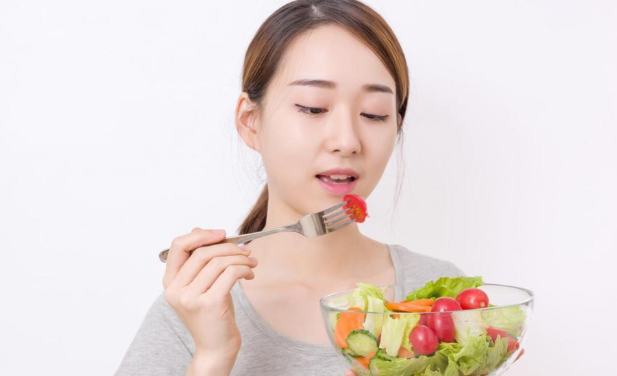 Dù muốn giữ dáng đẹp hay duy trì sức khỏe, chúng ta vẫn phải ăn đủ 3 bữa mỗi ngày. (Ảnh: ITN)