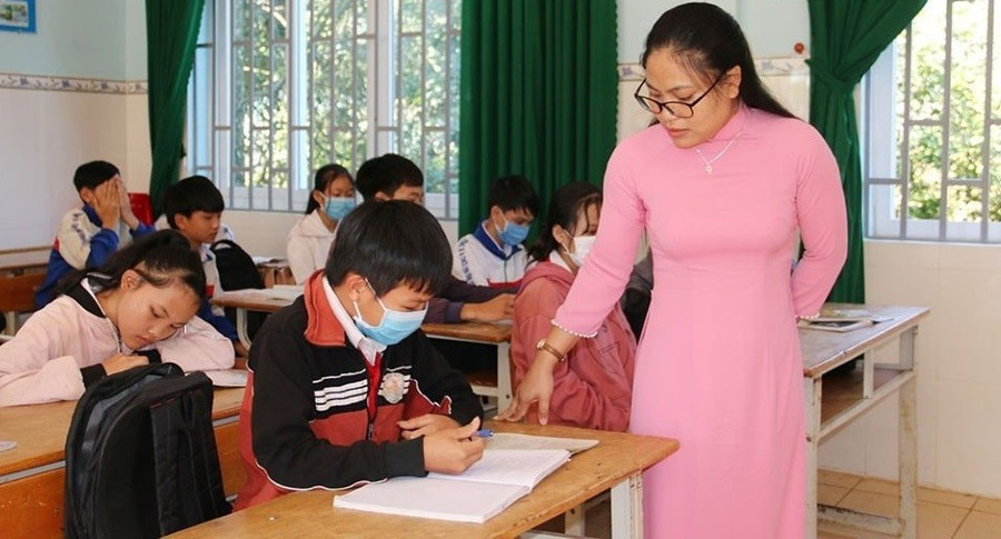 Cô Ka H’Hoa - giáo viên Trường Tiểu học & THCS Phan Đình Giót (Nam Gia Nghĩa, Lâm Đồng). Ảnh: Đặng Hiền