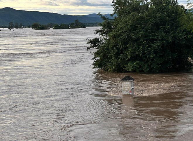 Sau bão, nước lũ đổ về nhanh, nhiều vùng ở Gia Lai bị ngập nặng