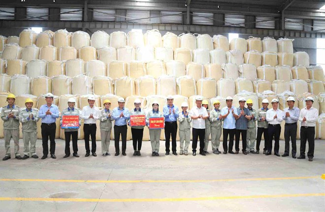 Công ty Nhôm Lâm Đồng lấy đời sống, thu nhập của người lao động làm thước đo phát triển