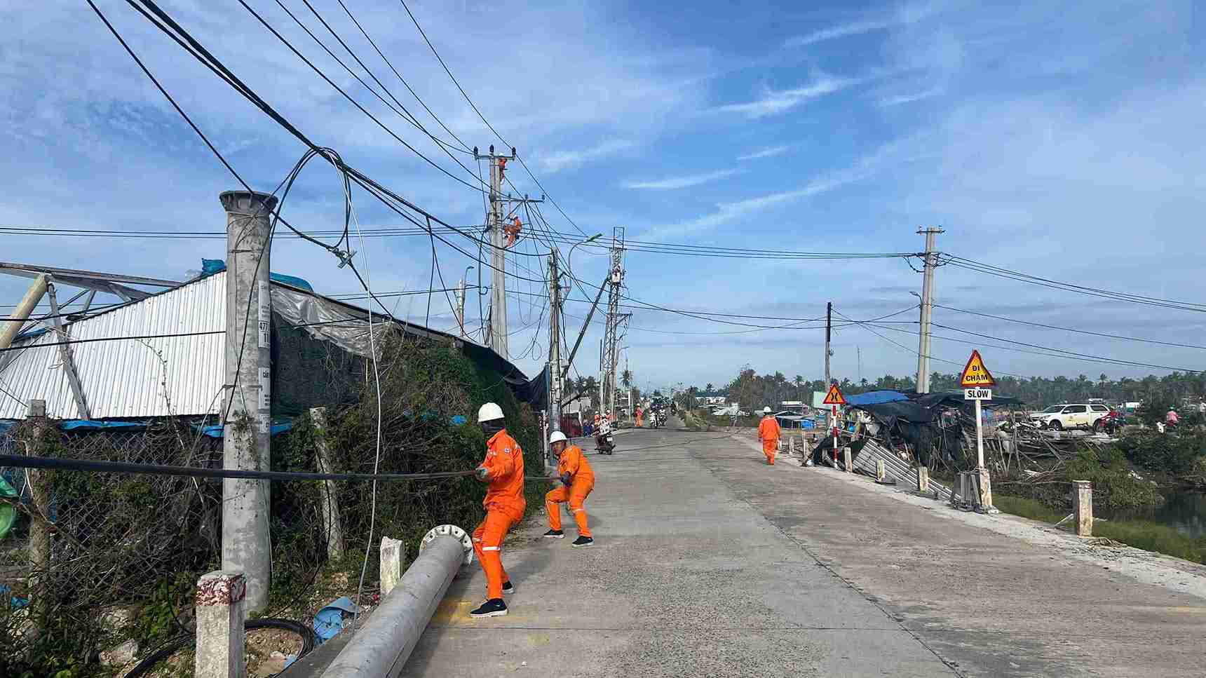 34/34 xã, phường khu vực phía Đông Đắk Lắk đã được cấp điện trở lại. Ảnh: Bảo Lâm