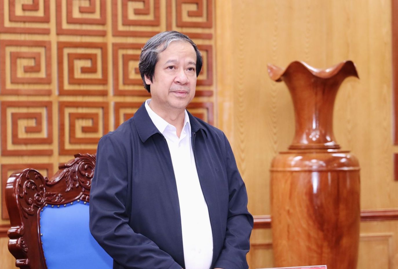 Bộ trưởng Nguyễn Kim Sơn đề nghị địa phương tính toán việc tái sắp xếp mạng lưới trường lớp phù hợp thực tế. Ảnh: MOET