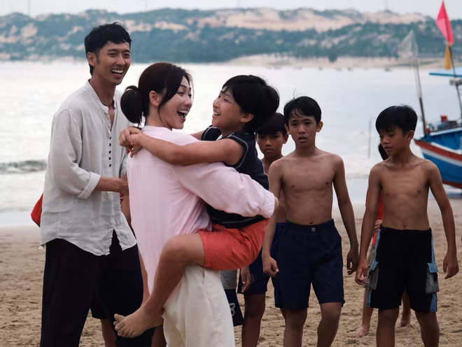 Phương Anh Đào và Tuấn Trần tiếp tục tham gia phim Tết sau thành công của "Mai" Phương Anh Đào và Tuấn Trần tiếp tục tham gia phim Tết sau thành công của "Mai"