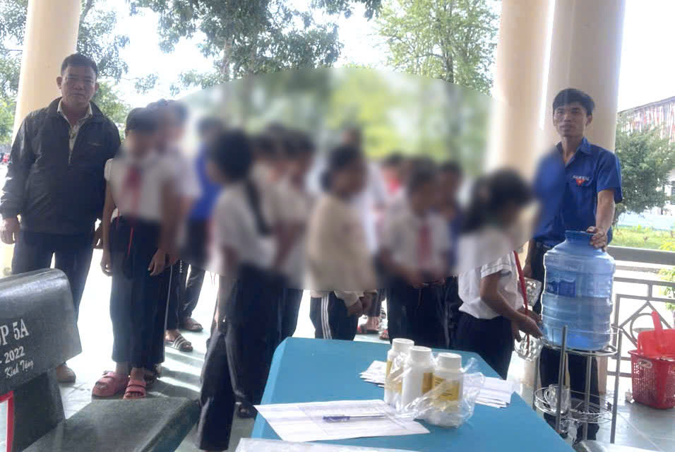 Công tác chăm sóc sức khỏe cho trẻ được triển khai ngay trong trường học. Ảnh: Bảo Lâm