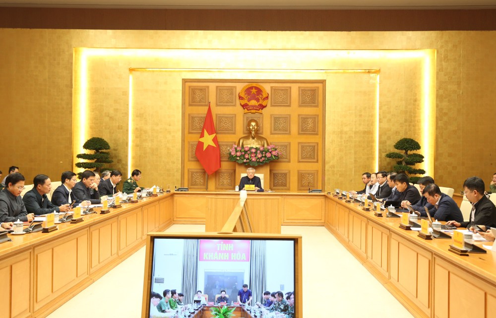 Phó Thủ tướng Thường trực Chính phủ Nguyễn Hòa Bình dự tại điểm cầu trụ sở Chính phủ. Ảnh VGP/Đình Hải