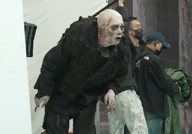 Dịch Dương Thiên Tỉ gây sốc khi hóa thân thành quái vật. Ảnh: Nhà sản xuất