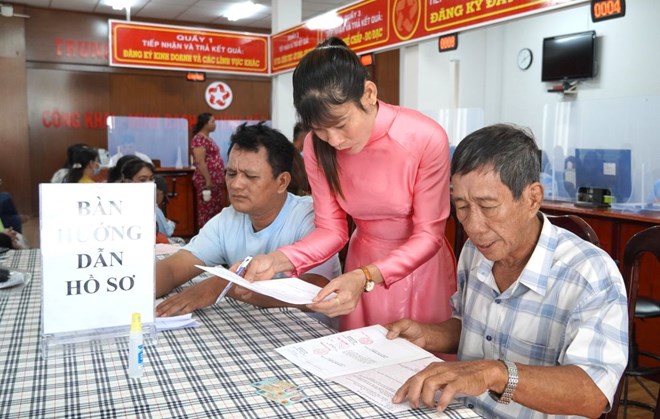 Cần Thơ mang dịch vụ hành chính đến tận nhà cho người yếu thế
