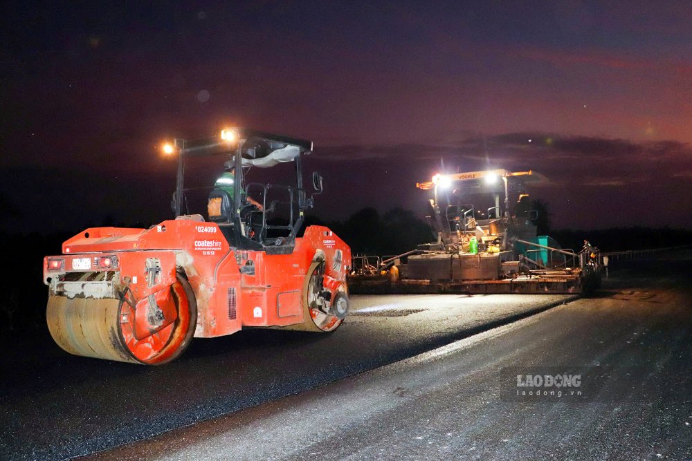 Tại đoạn Tổng Công ty 36 phụ trách, ông Thái Duy Liên - Chỉ huy trưởng công trình thông tin, tính đến thời điểm này, phần cầu đã hoàn thành toàn bộ, phần đường đã thi công đạt 90%. Còn 600m đang thi công cấp phối đá dăm.