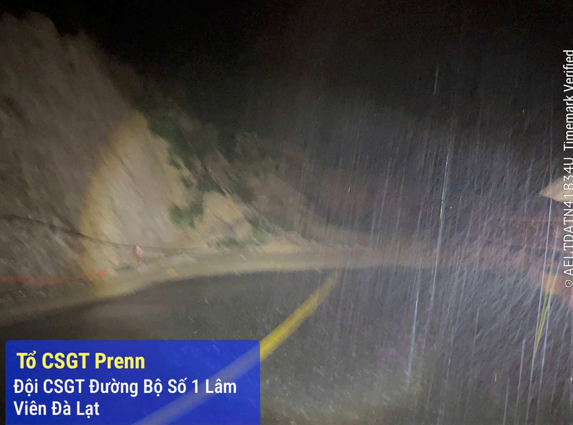 Sạt lở nghiêm trọng tại đường tạm qua điểm sạt lở trên đèo Mimosa buộc giao thông phải tạm dừng lưu thông. Ảnh: Cơ quan chức năng cung cấp