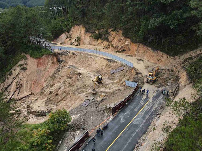 Nhiều tuyến đèo cửa ngõ vào Đà Lạt tiếp tục sạt lở, tạm đóng đường đèo Mimosa