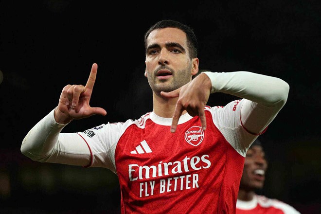 Arsenal thăng hoa nhờ sự biến hóa của Mikel Merino trên hàng công