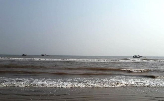 Chìm tàu cá ngoài khơi Vũng Áng, đang tìm kiếm 9 ngư dân