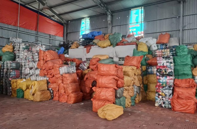 Hơn 94 tấn quần áo cũ bị thu giữ, chuẩn bị bán đấu giá tại Hải Phòng