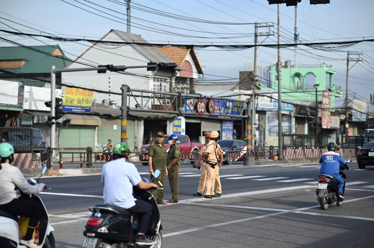 Việc điều chỉnh giờ mở giao lộ giúp giao thông qua khu vực được thông suốt. Ảnh: Minh Tâm