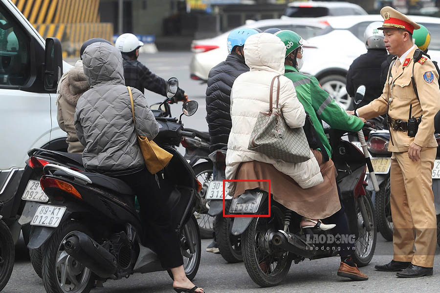 Tuy vậy, lực lượng chức năng vẫn ghi nhận nhiều trường hợp có hành vi che biển số nhằm né camera AI.
