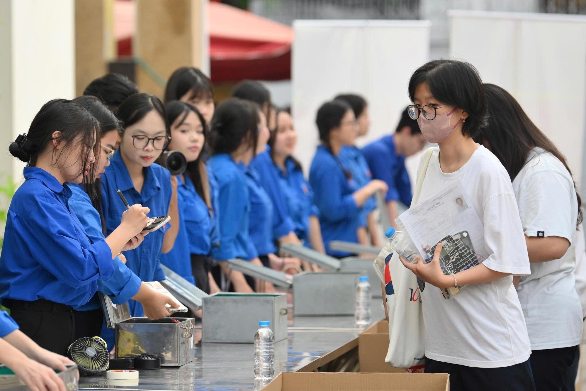 Sau thông báo của cơ quan an ninh điều tra, Công an TP Hà Nội, Sở GD&ĐT vừa hủy kết quả thi THPT và bằng tốt nghiệp của một thí sinh thuộc Trường THPT Đan Phượng. Ảnh tư liệu