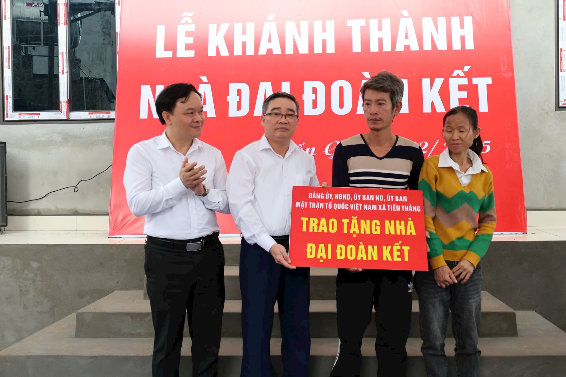 trao-nha-tien-thang2.jpg