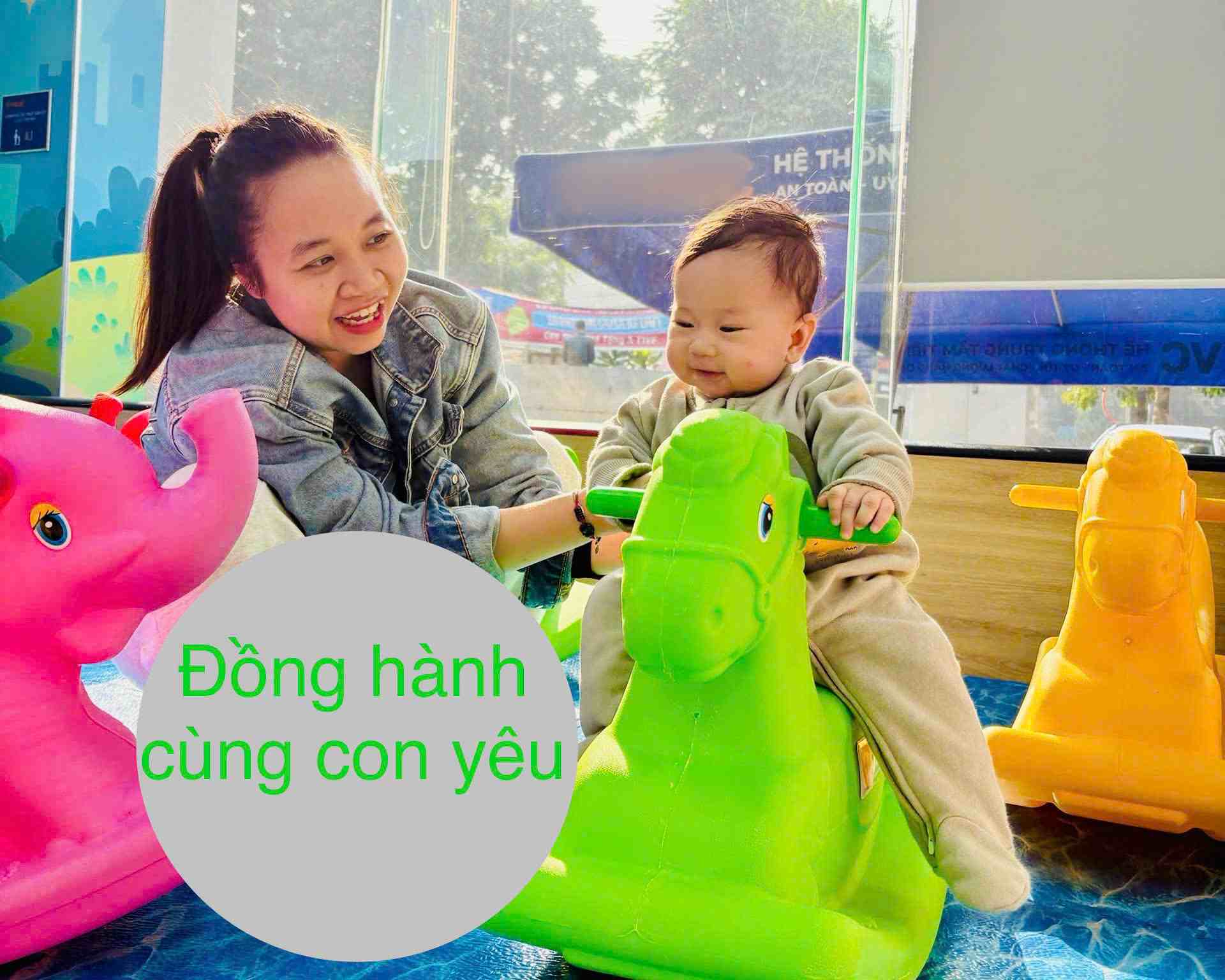 Vui chơi giúp trẻ phát triển trí tuệ, thể chất và cảm xúc. Ảnh: Thùy Linh