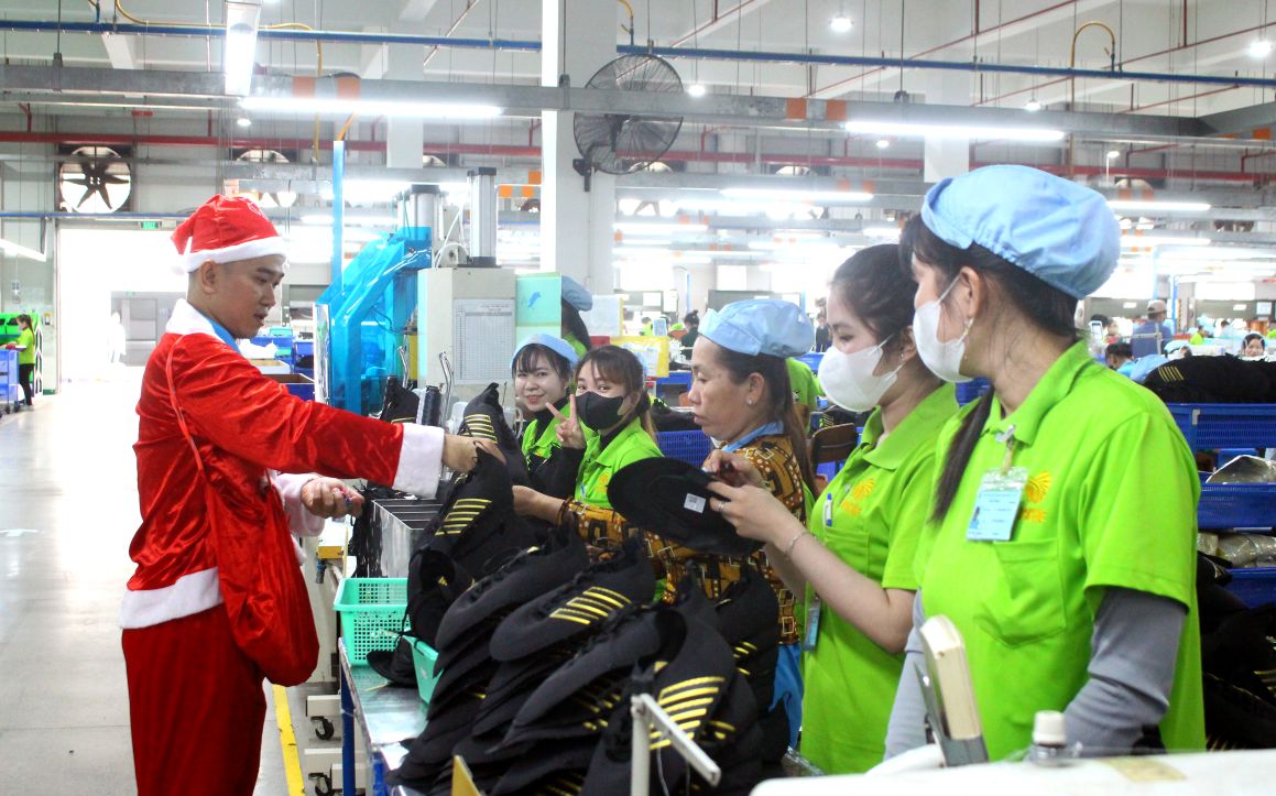 Công đoàn cơ sở Công ty tổ chức nhiều hoạt động tạo không khí vui tươi cho công nhân, người lao động. Ảnh: Lục Tùng