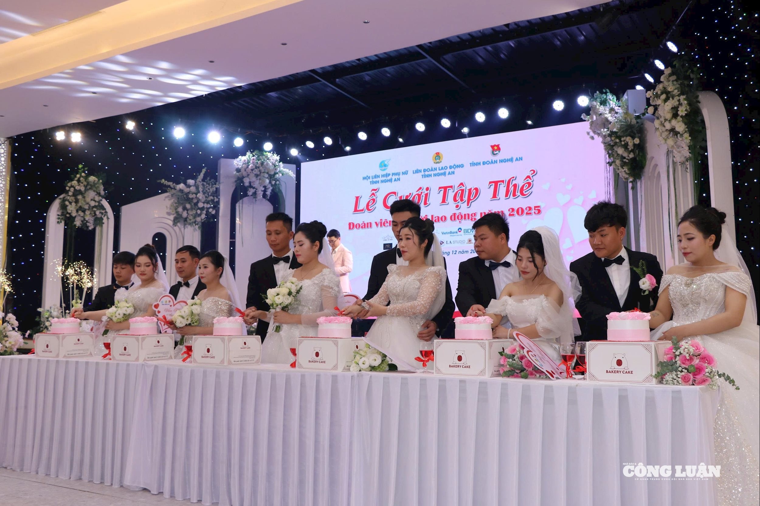 Cô dâu, chú rể hạnh phúc trong ngày trọng đại