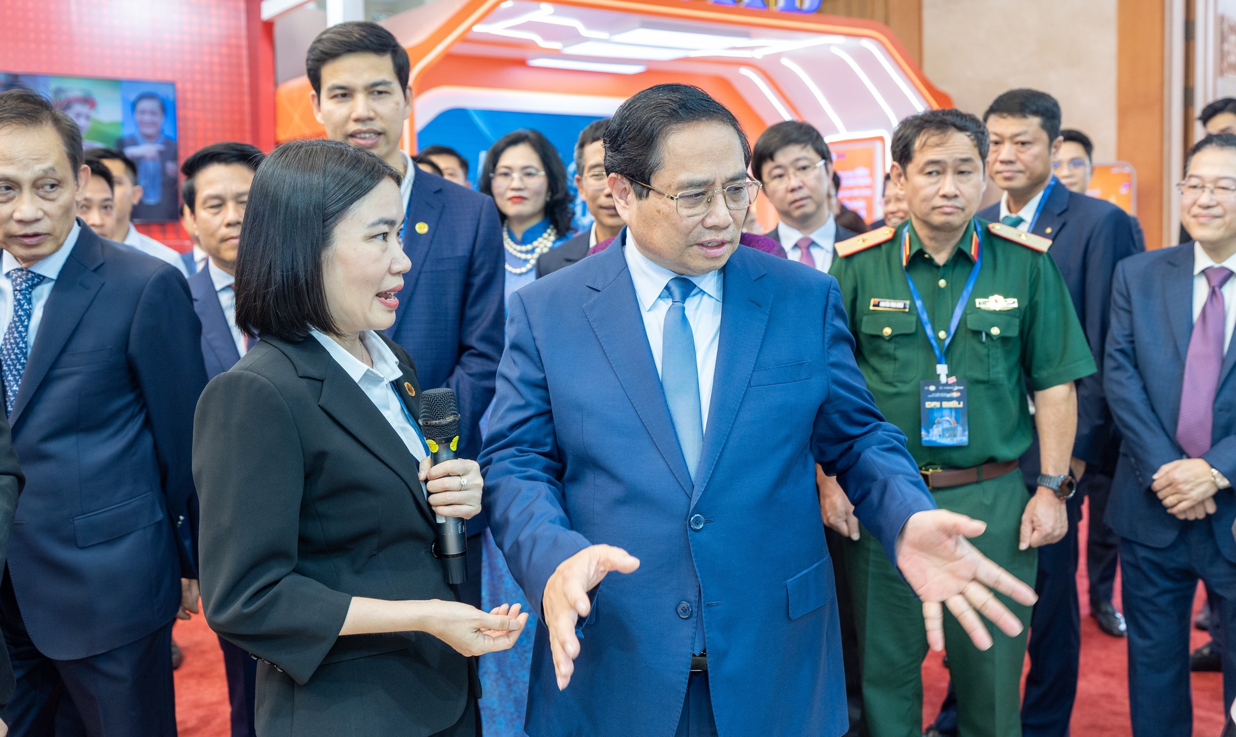 Ảnh 2 là ảnh Bìa