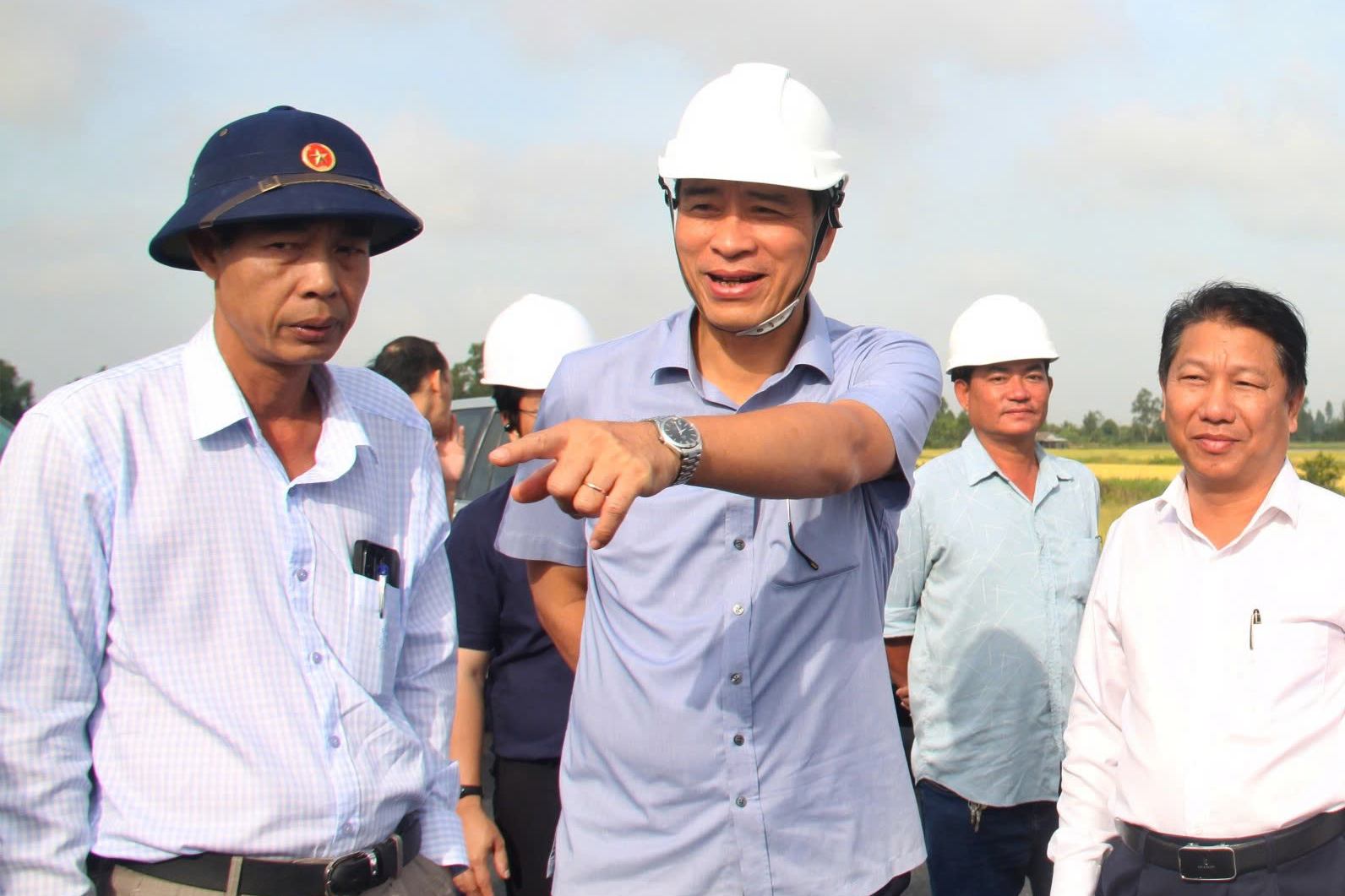 Trước đó, ngày 29.12, Thứ trưởng Bộ Xây dựng Phạm Minh Hà làm trưởng đoàn đã đi thực tế kiểm tra hiện trường thi công cao tốc thành phần đoạn Hậu Giang - Cà Mau (cao tốc Cần Thơ - Cà Mau, thuộc dự án cao tốc Bắc - Nam phía Đông), giai đoạn 2021 - 2025.