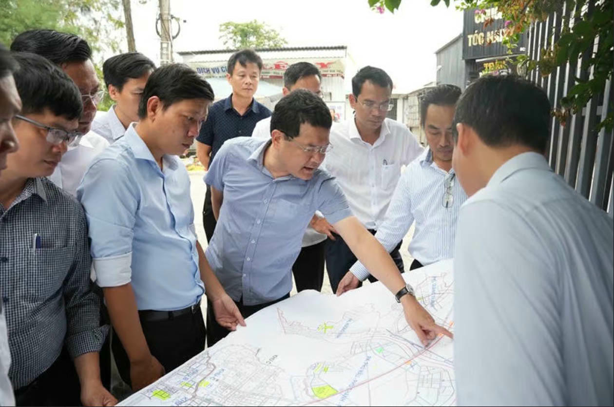 Lãnh đạo UBND TP Huế kiểm tra công tác giải phóng mặt bằng tại các địa phương.